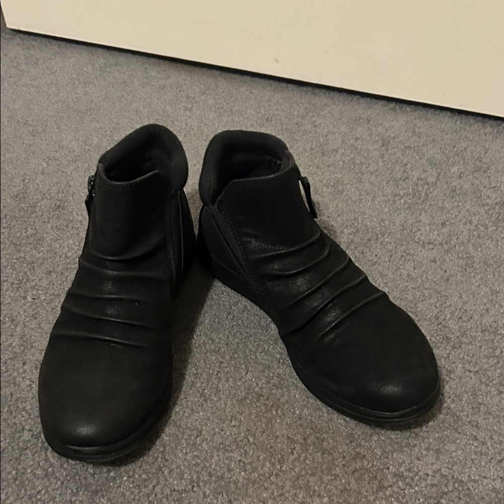 Clarks Cloudsteppers Black Footwear